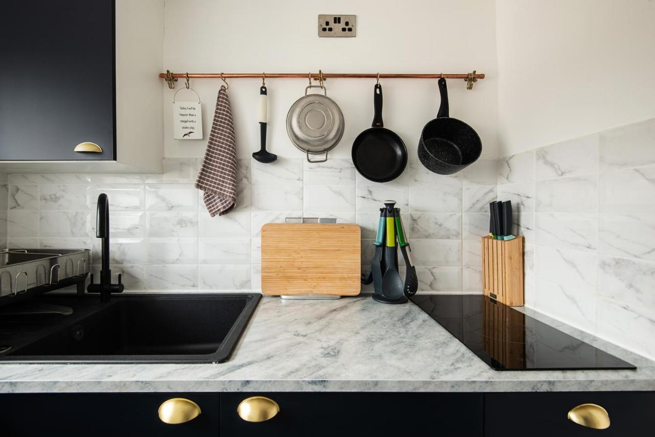 One-bedroom, 99 Steps To The Sea * Brighton
