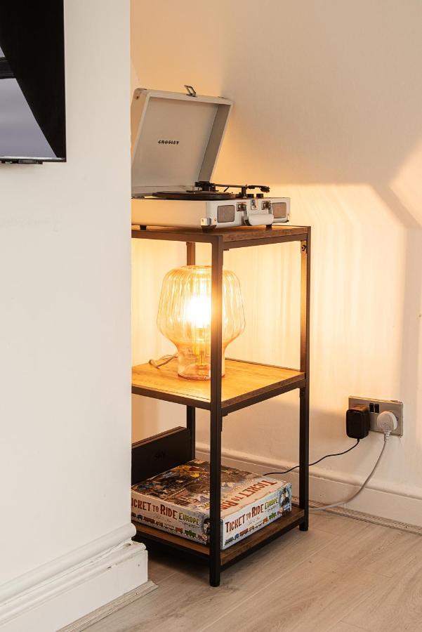 Apartment One-bedroom, 99 Steps To The Sea Brighton