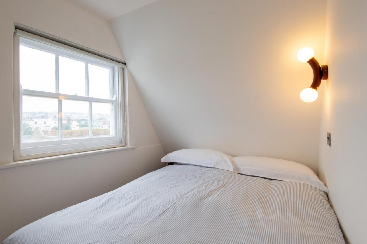 One-bedroom, 99 Steps To The Sea Appartement *