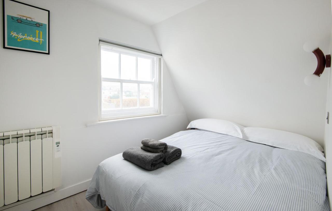 One-bedroom, 99 Steps To The Sea * Hove